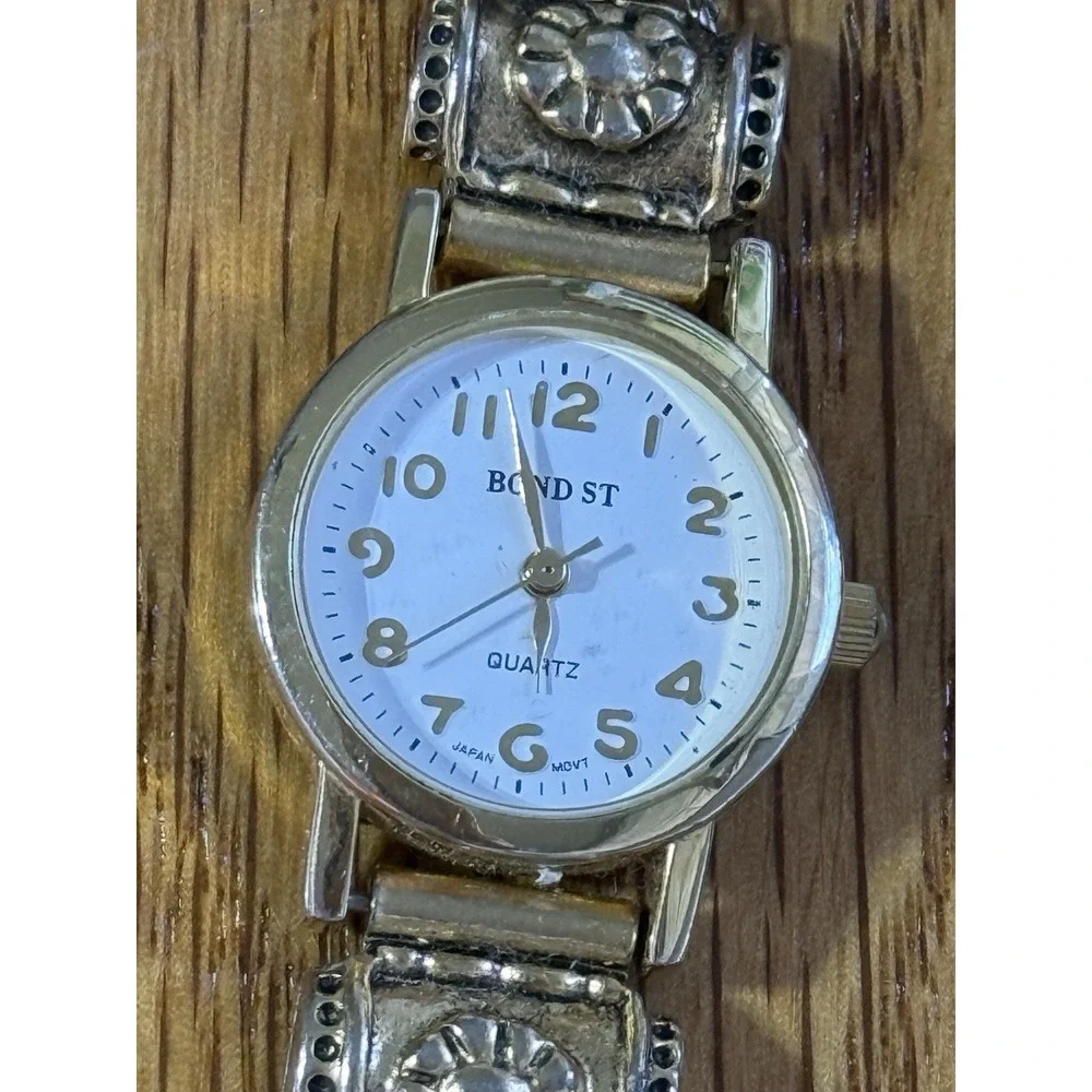 Bond St. Noah's Ark Ladies Gold Tone Wristwatch Second Hand‎